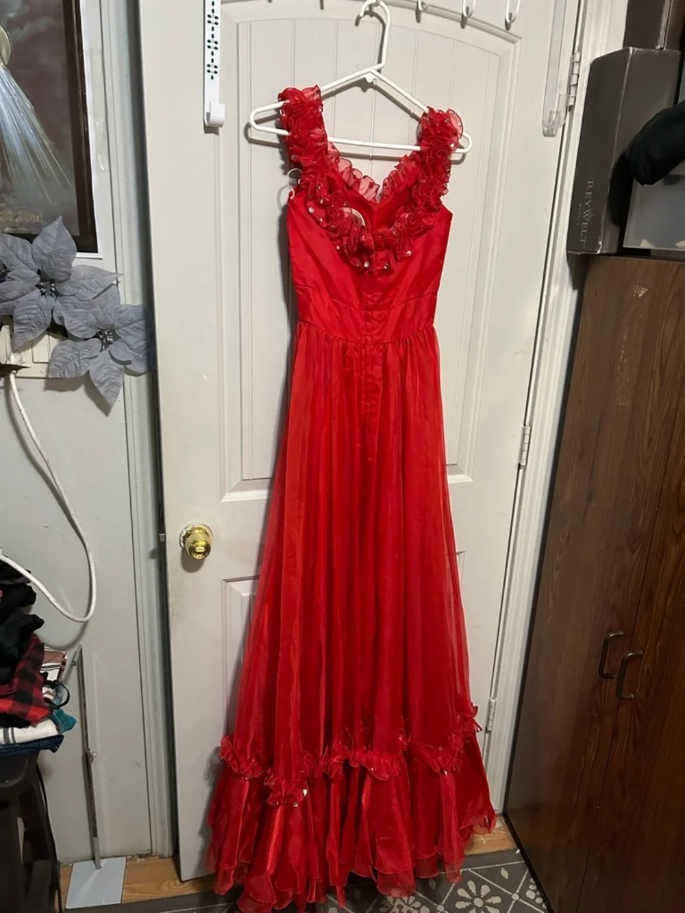 Red Floral-Trim V-Neck Evening Gown - Picture 4 of 11